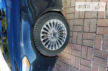 Седан Ford Fusion 2015 в 
