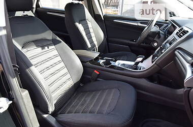 Седан Ford Fusion 2016 в 