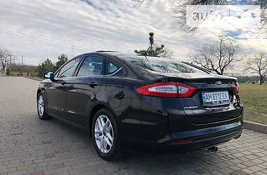 Седан Ford Fusion 2016 в 