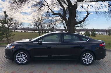 Седан Ford Fusion 2016 в 