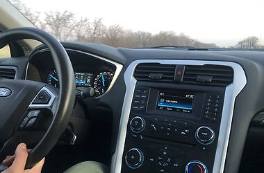 Седан Ford Fusion 2016 в 