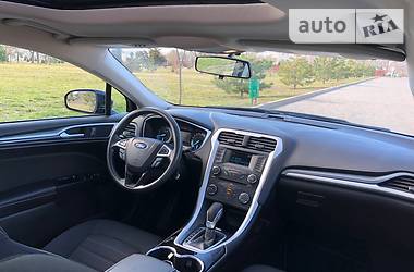 Седан Ford Fusion 2016 в 