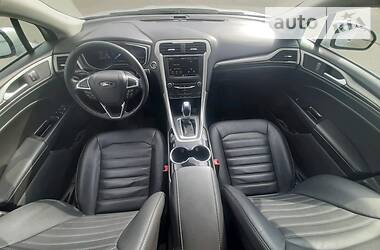 Седан Ford Fusion 2015 в 