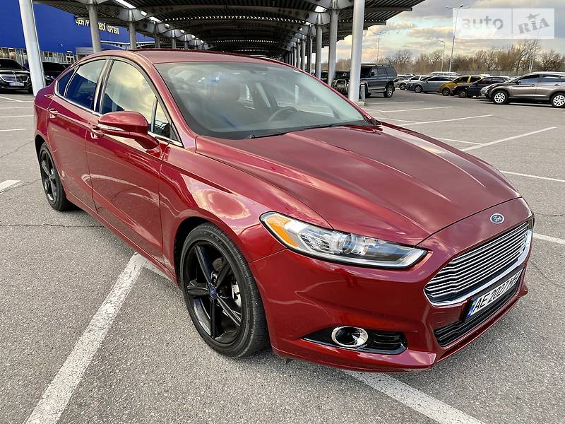 Седан Ford Fusion 2015 в 