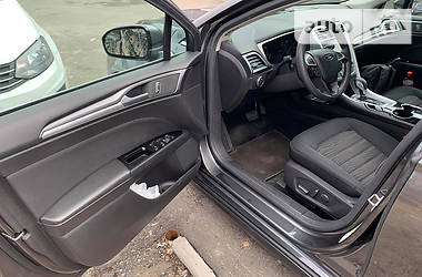 Седан Ford Fusion 2015 в 