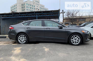 Седан Ford Fusion 2015 в 