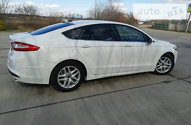 Седан Ford Fusion 2015 в 