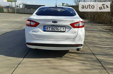 Седан Ford Fusion 2015 в 