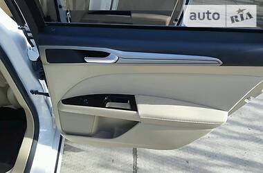 Седан Ford Fusion 2015 в 