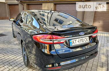 Седан Ford Fusion 2018 в 