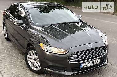 Седан Ford Fusion 2016 в 