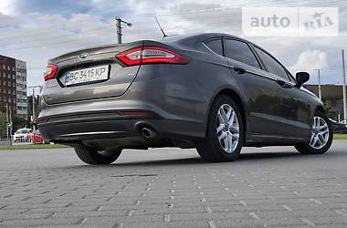 Седан Ford Fusion 2016 в 