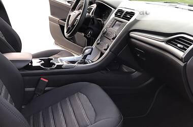 Седан Ford Fusion 2016 в 