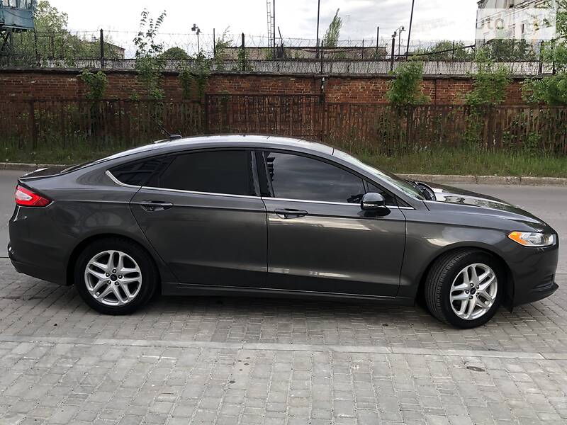 Седан Ford Fusion 2016 в Львові