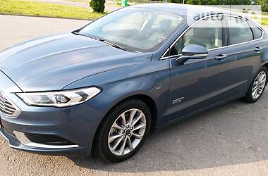 Седан Ford Fusion 2018 в 