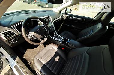 Седан Ford Fusion 2015 в 