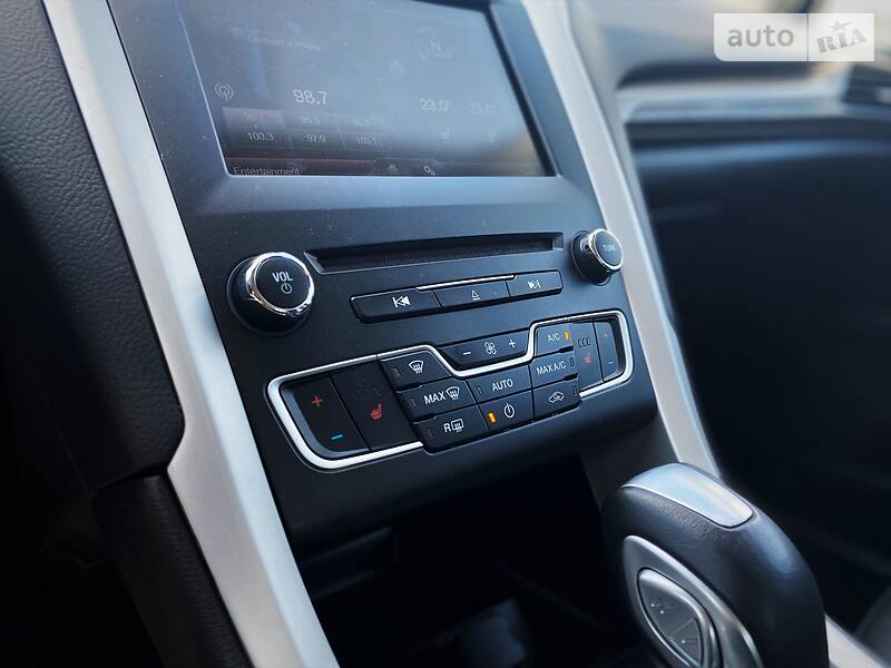 Седан Ford Fusion 2015 в Черновцах