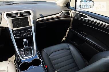 Седан Ford Fusion 2015 в 