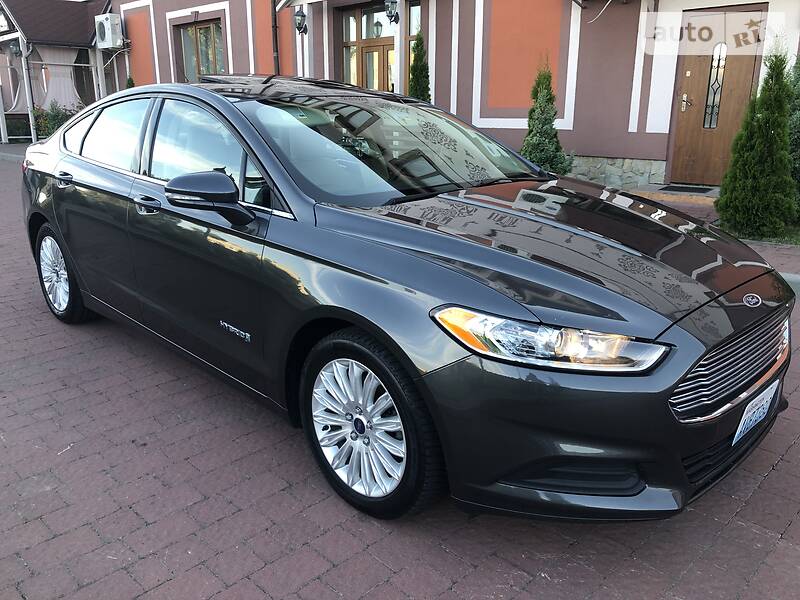 Седан Ford Fusion 2015 в Стрию