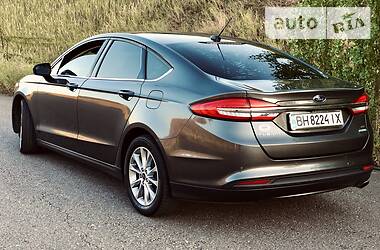 Седан Ford Fusion 2017 в 