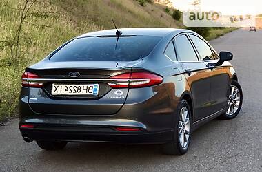 Седан Ford Fusion 2017 в 