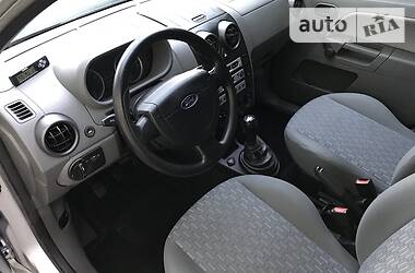 Хэтчбек Ford Fusion 2005 в 
