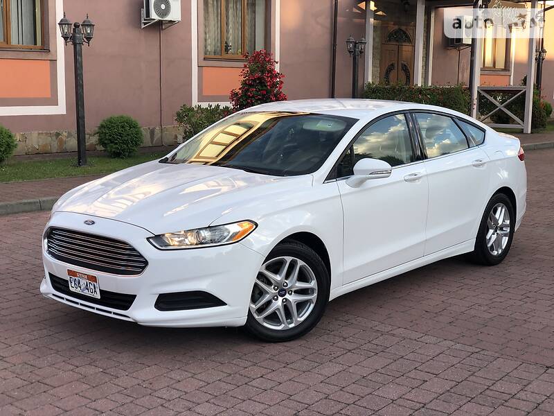 Седан Ford Fusion 2013 в Стрию