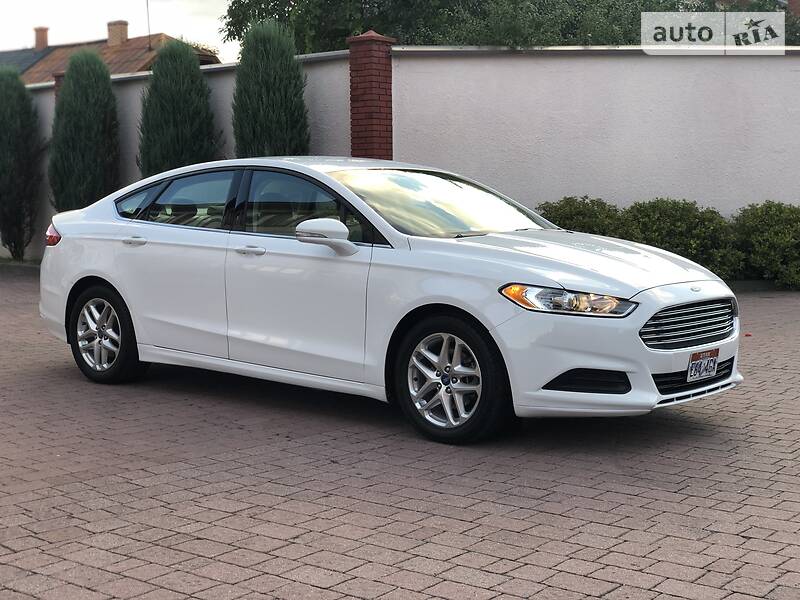 Седан Ford Fusion 2013 в Стрию