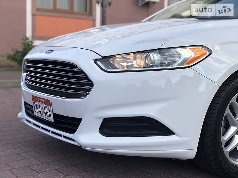 Седан Ford Fusion 2013 в Стрию