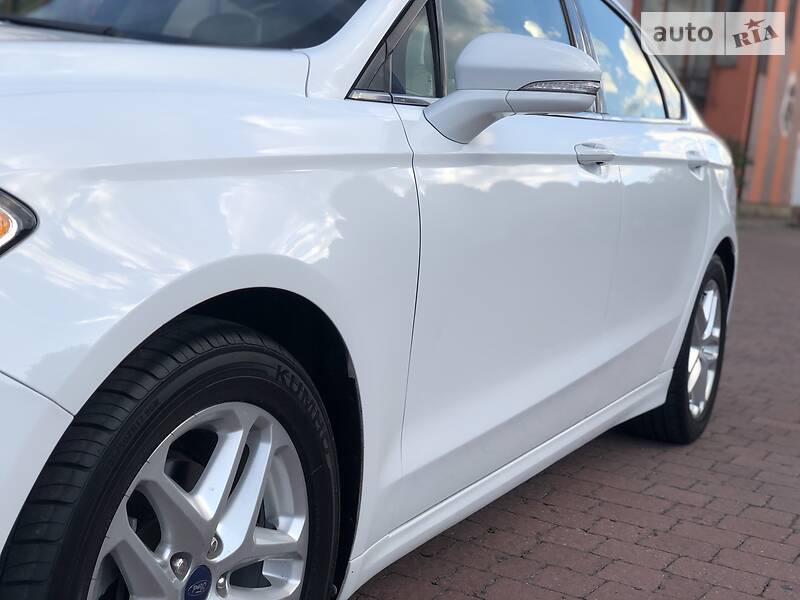 Седан Ford Fusion 2013 в Стрию