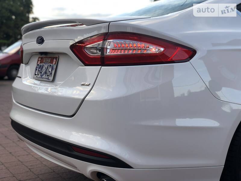 Седан Ford Fusion 2013 в Стрию