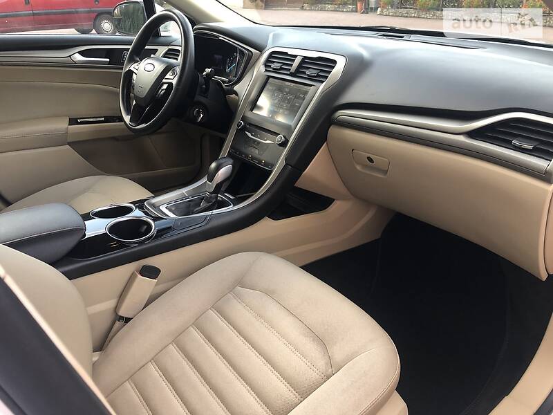 Седан Ford Fusion 2013 в Стрию