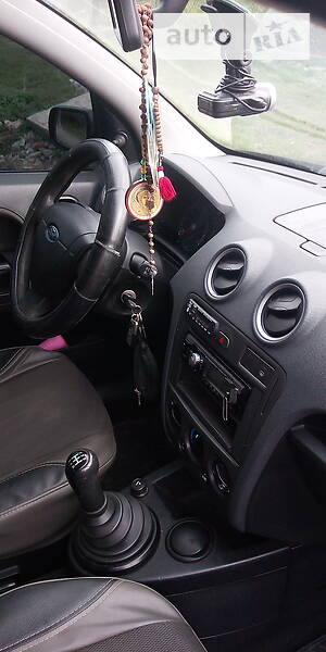 Хэтчбек Ford Fusion 2008 в Воловце