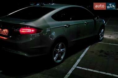 Седан Ford Fusion 2015 в 