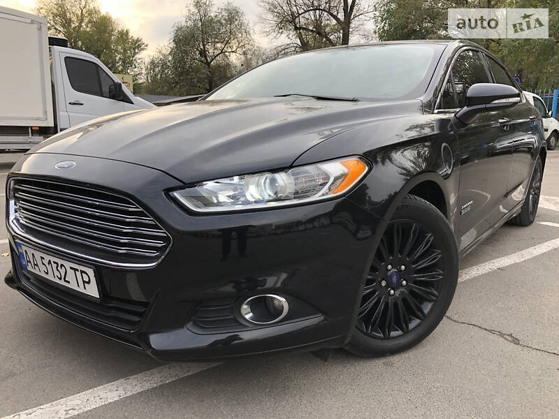 Седан Ford Fusion 2015 в 