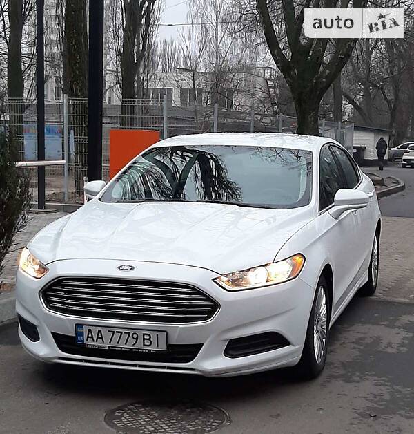 Седан Ford Fusion 2013 в Полтаві