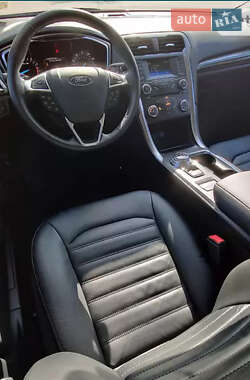 Седан Ford Fusion 2017 в 