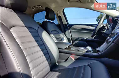 Седан Ford Fusion 2017 в 