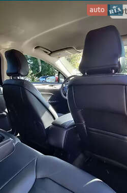 Седан Ford Fusion 2017 в 