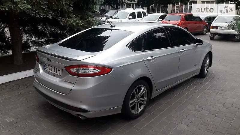 Седан Ford Fusion 2015 в 