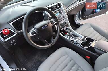 Седан Ford Fusion 2015 в 