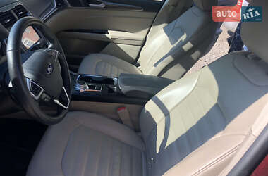 Седан Ford Fusion 2016 в 