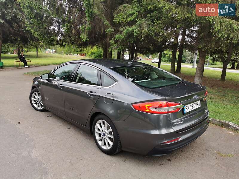 Седан Ford Fusion 2018 в Ровно