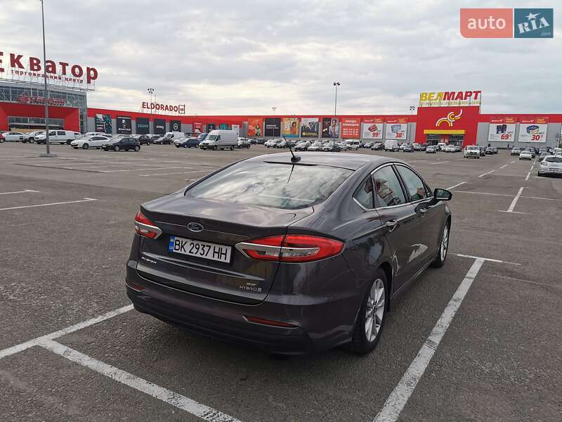 Седан Ford Fusion 2018 в Ровно