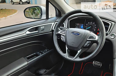 Седан Ford Fusion 2016 в 