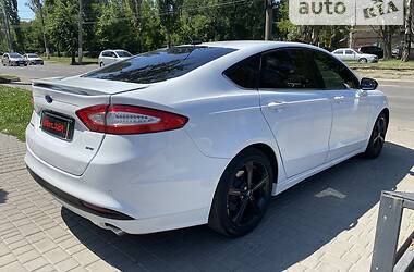 Седан Ford Fusion 2016 в 
