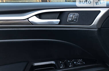 Седан Ford Fusion 2017 в 