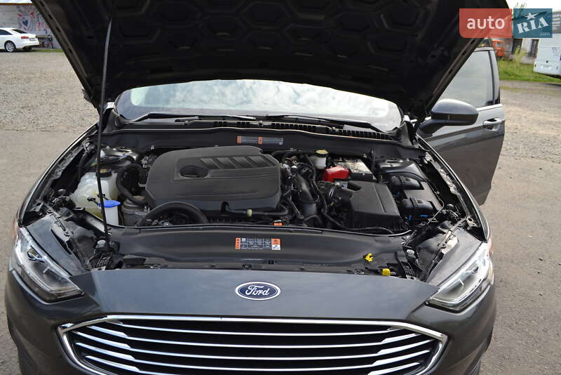 Седан Ford Fusion 2020 в Иршаве