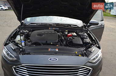 Седан Ford Fusion 2020 в 