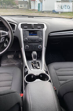 Седан Ford Fusion 2015 в 